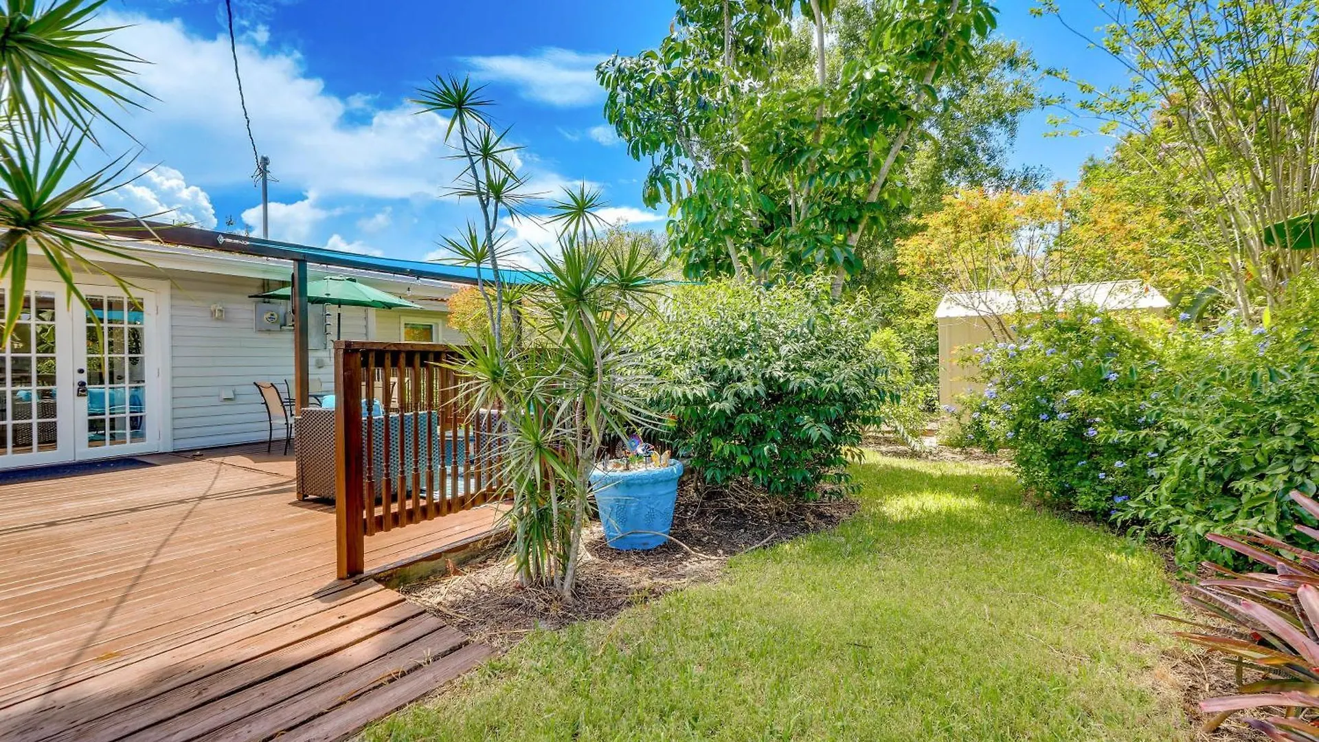 Holiday home Charming With Deck, 3 Mi To Beaches! *