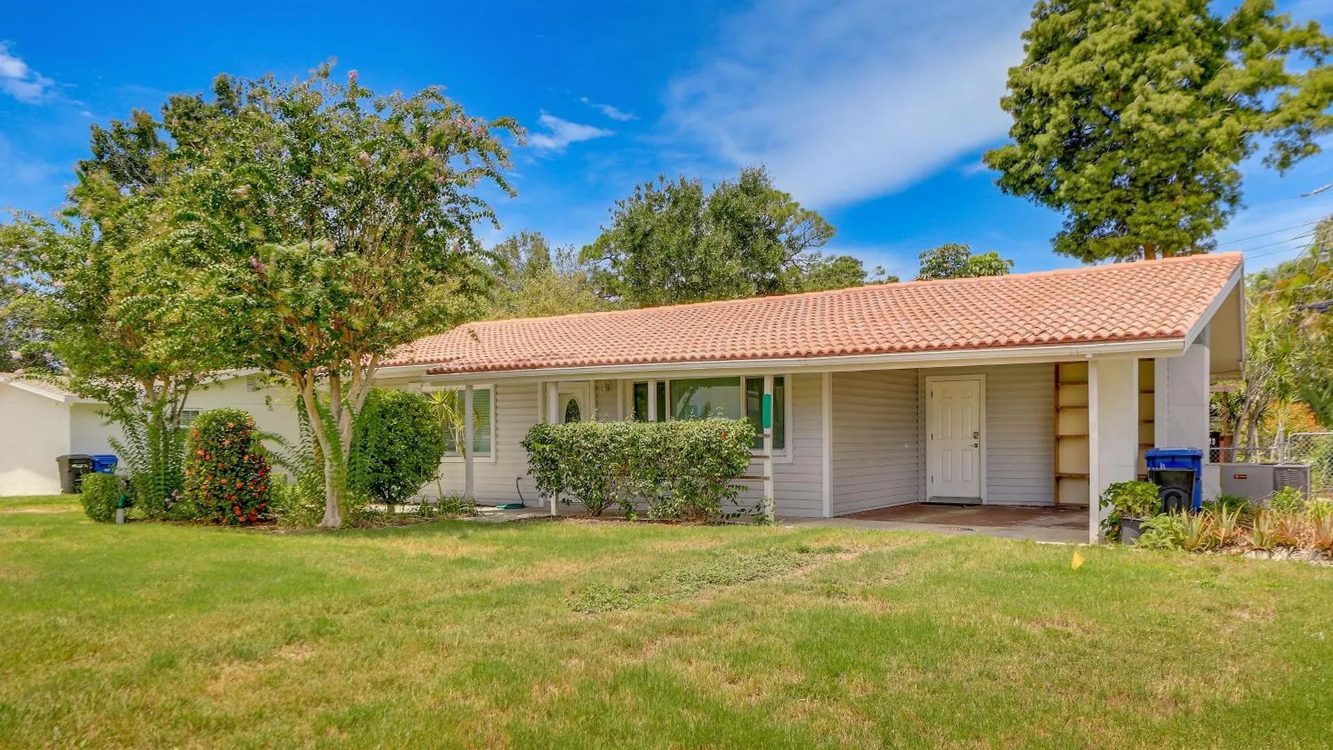Holiday home Charming With Deck, 3 Mi To Beaches! Sarasota