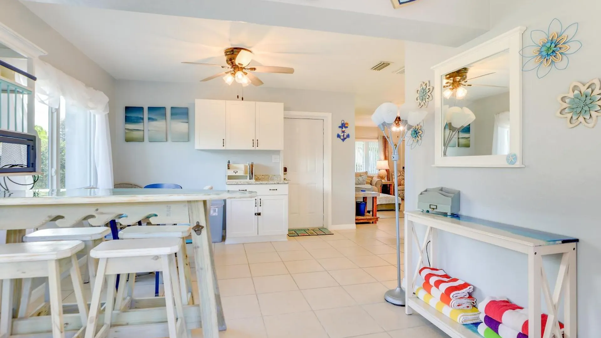 Charming With Deck, 3 Mi To Beaches! *