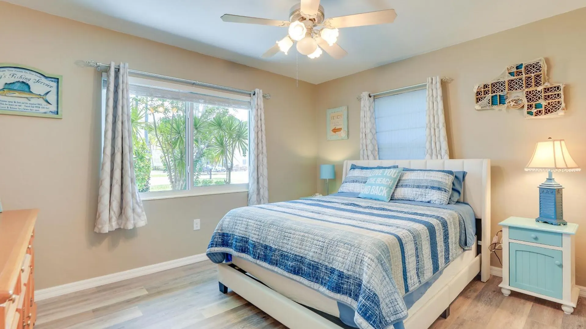 Charming With Deck, 3 Mi To Beaches!