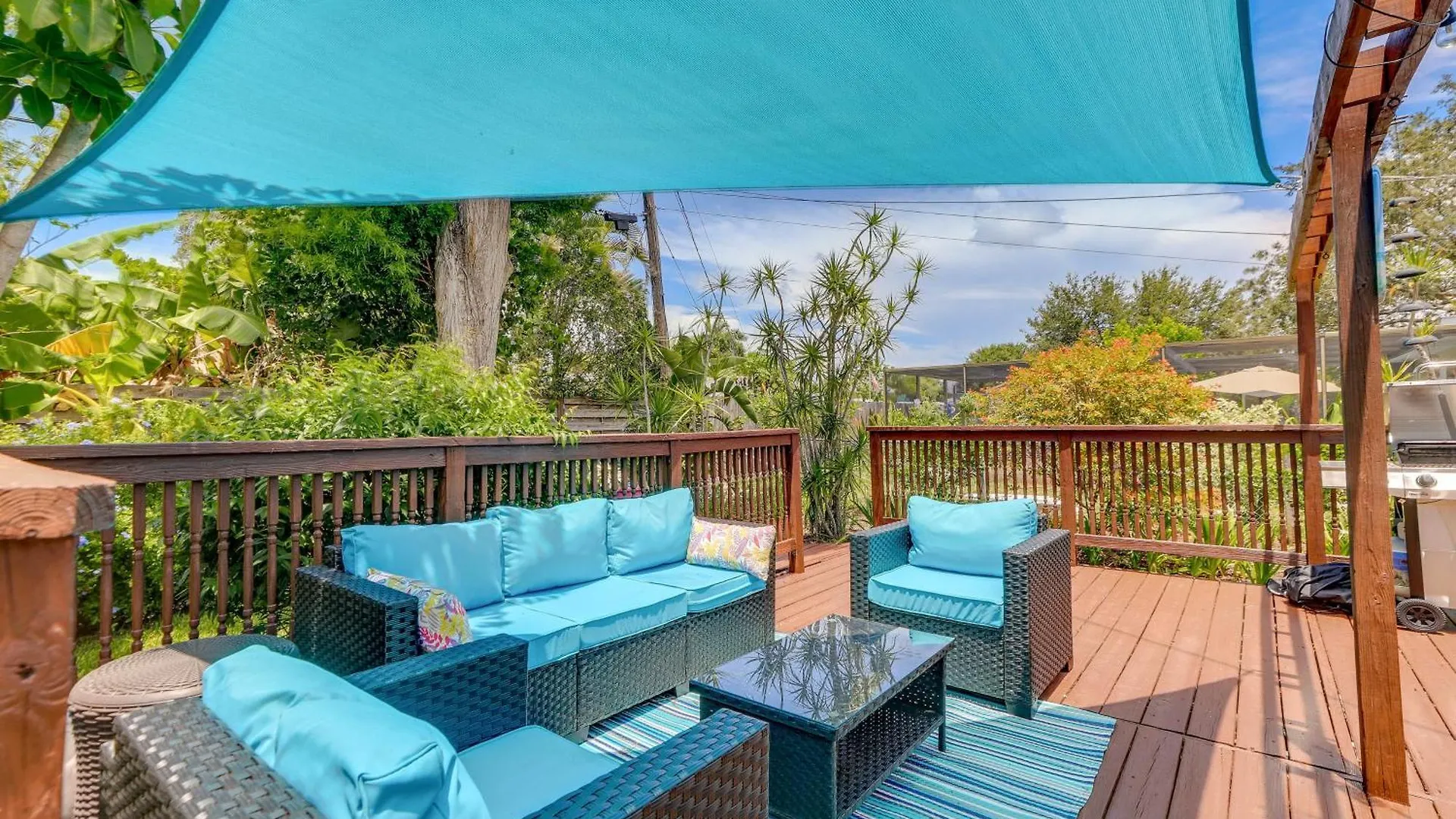 Charming With Deck, 3 Mi To Beaches! Sarasota