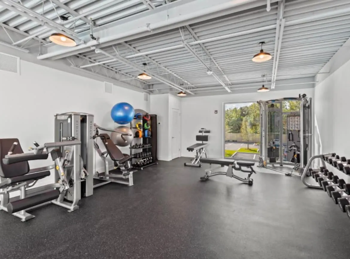 Luxury 2 Bed 2 Bath Waterfront With Patio Sunsets Gym And Parking *