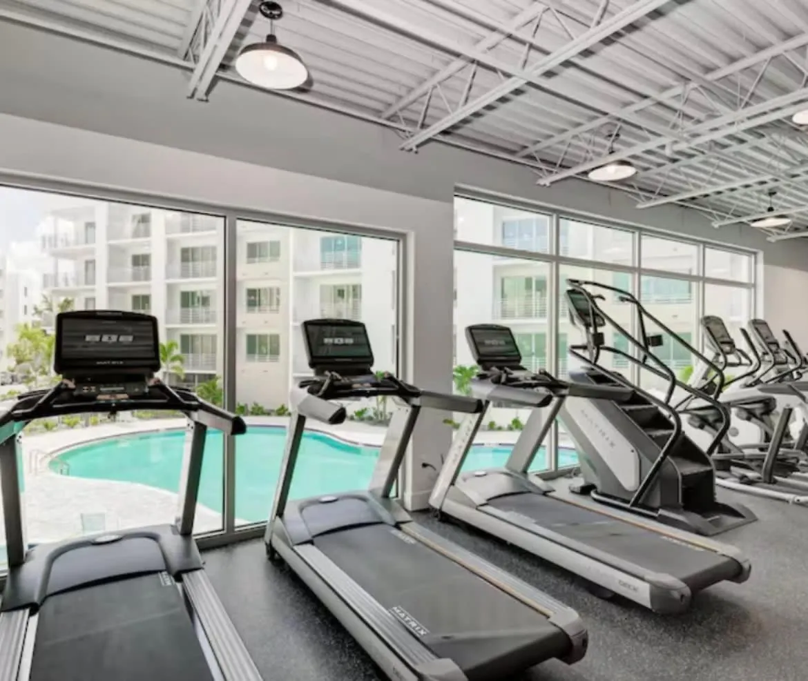 Luxury 2 Bed 2 Bath Waterfront With Patio Sunsets Gym And Parking Sarasota
