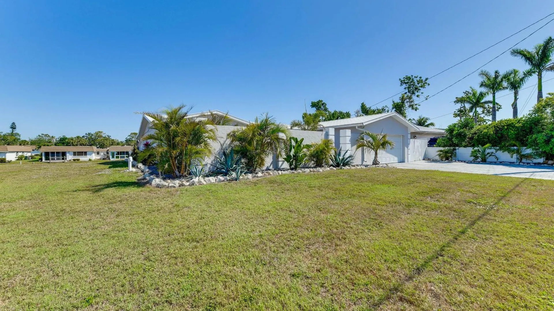 Waterfront Retreat With Pool In Holiday home Sarasota