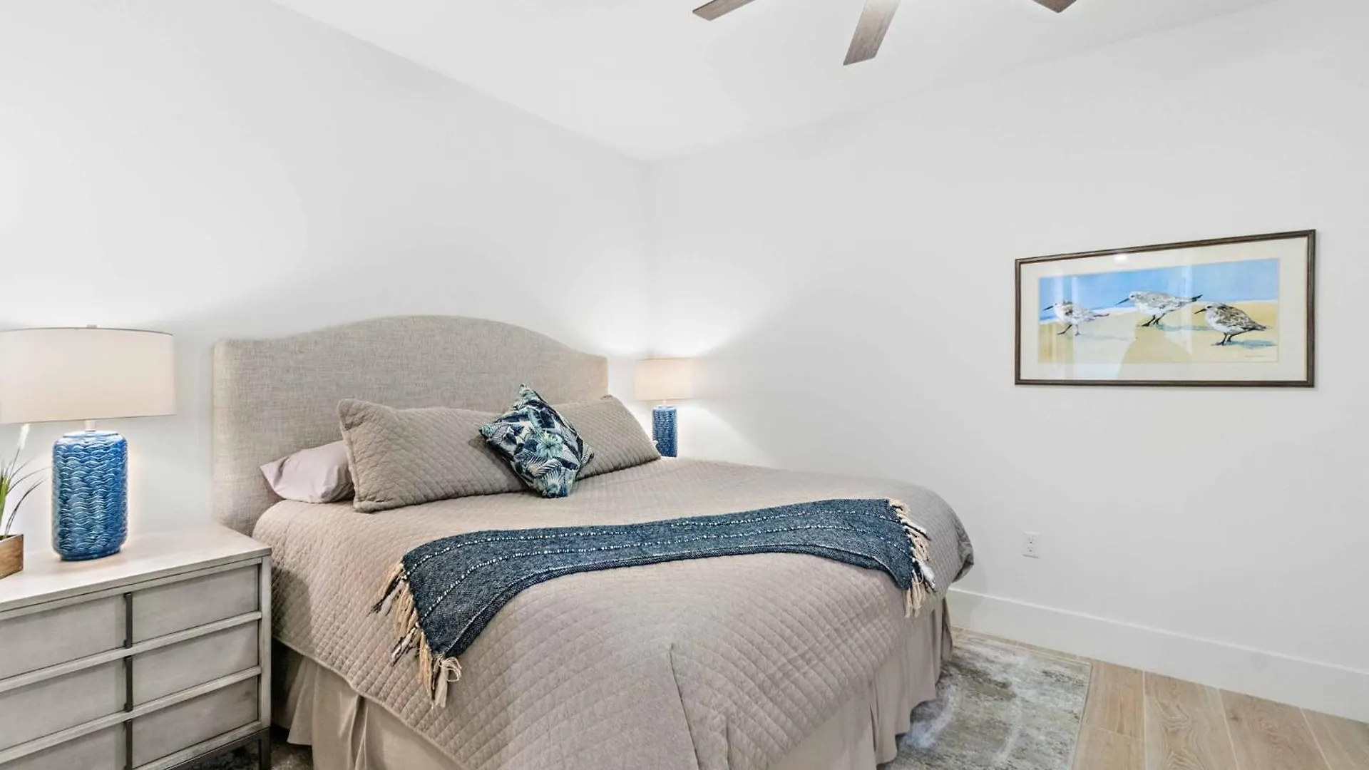 Ten35 Seaside Apartment