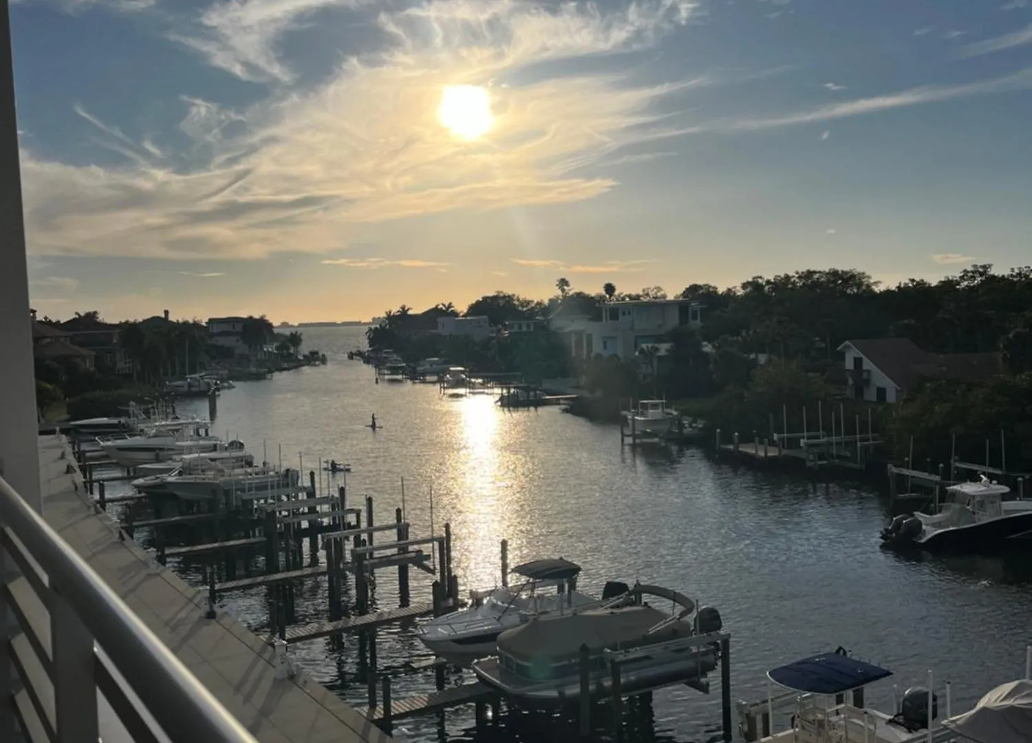 Luxury 2 Bed 2 Bath Waterfront With Patio Sunsets Gym And Parking Holiday home