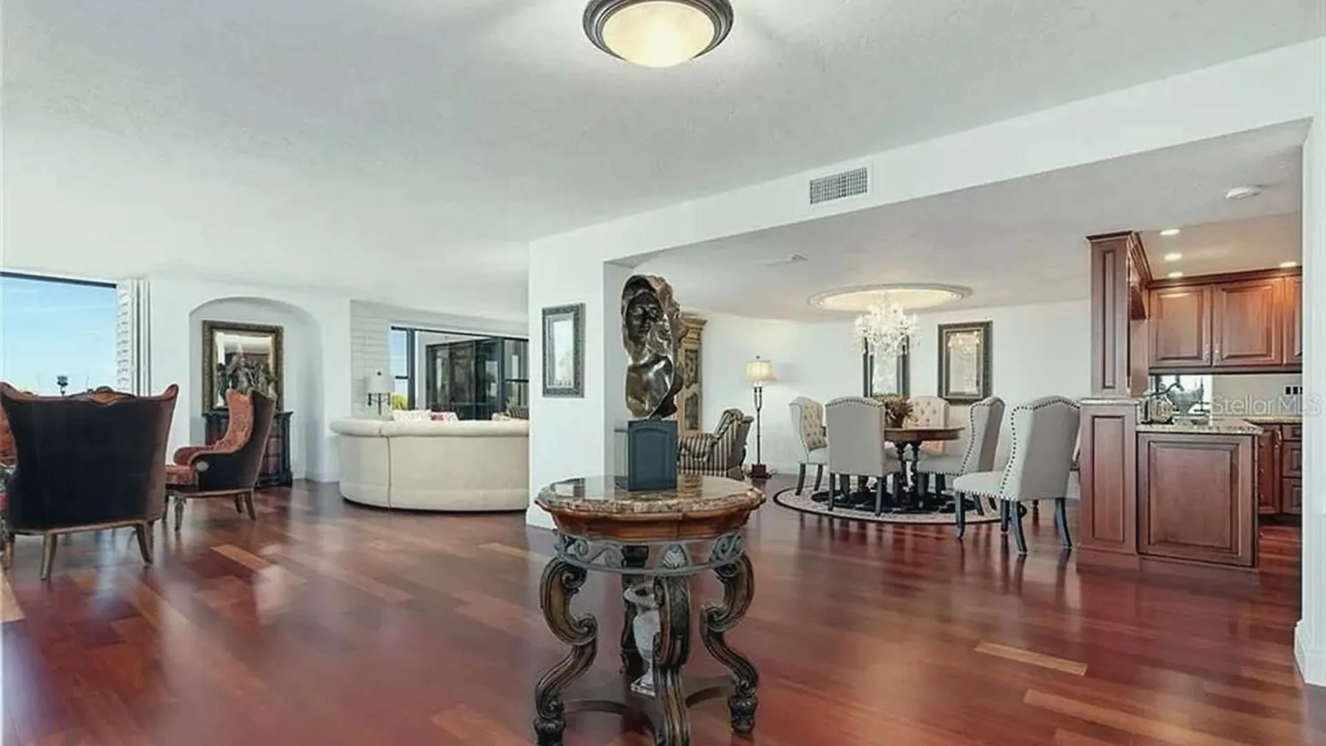 Spacious 3-bedroom With Access * Sarasota