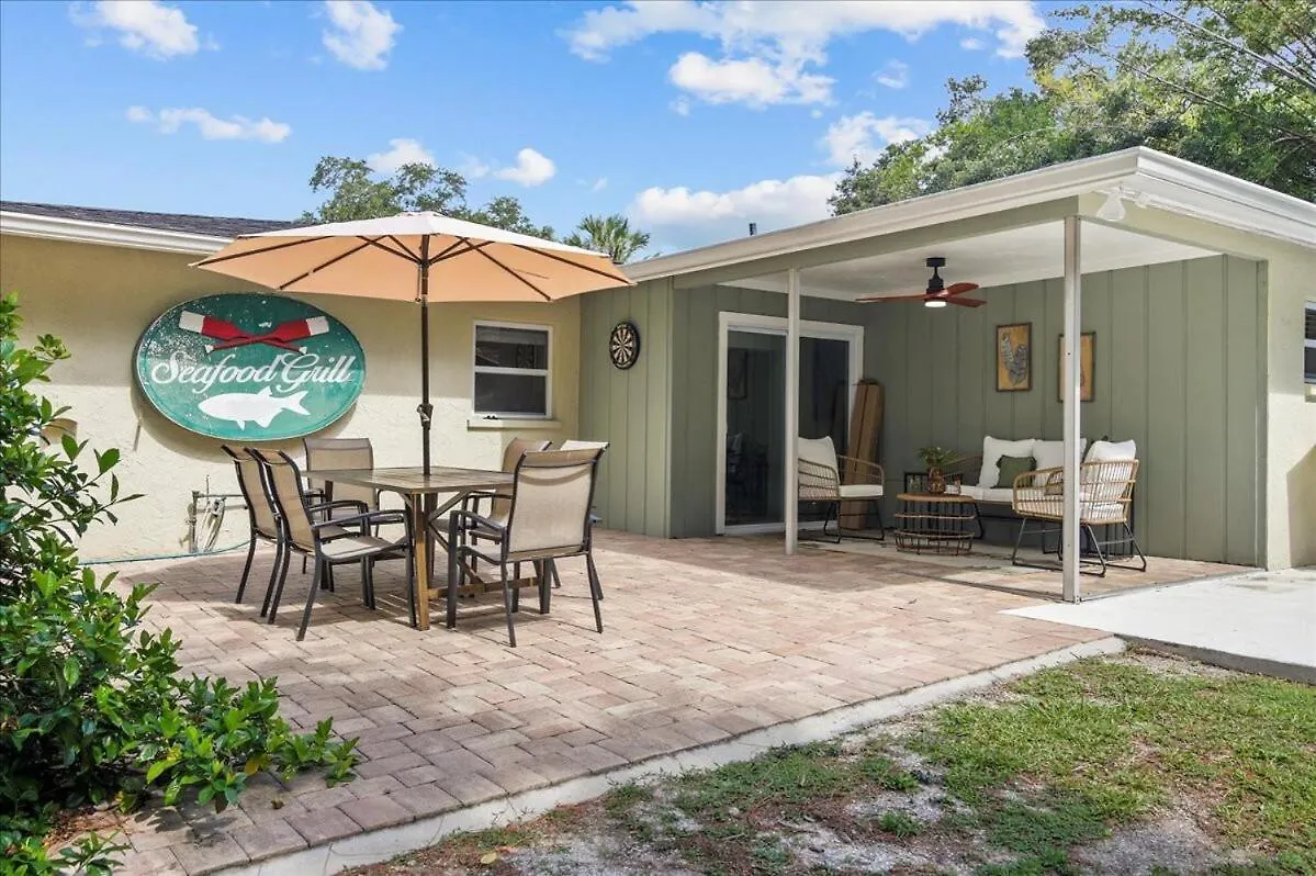 Holiday home Coastal Pool - 15 Mins To Famous Beaches *