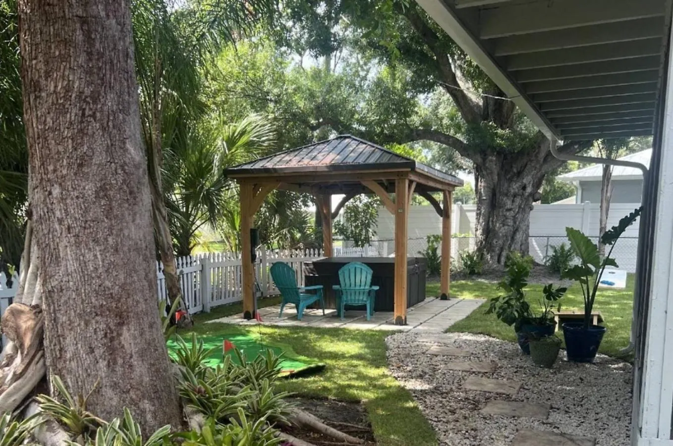 Annie's Urban Escape - 5min To Downtown - Hottub *