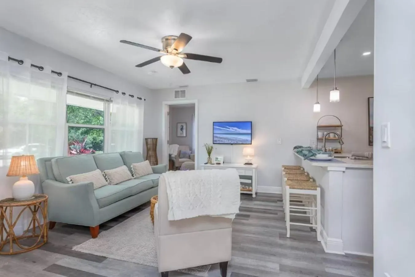 Holiday home Annie's Urban Escape - 5min To Downtown - Hottub *