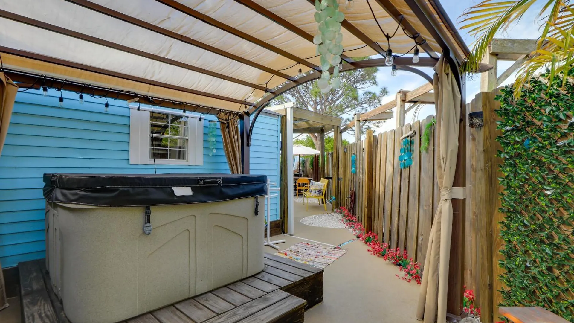 6 Mi To Siesta Outdoor Oasis With Hot Tub Sarasota