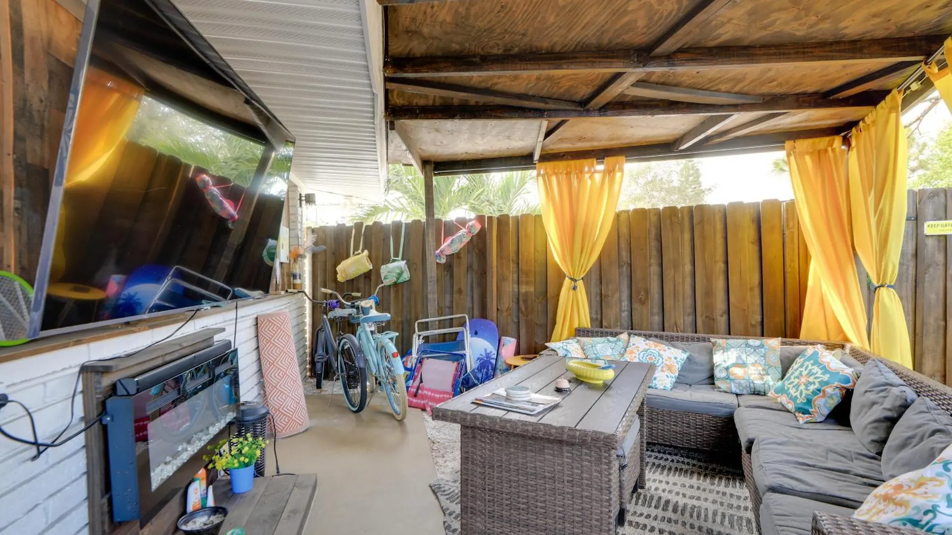 6 Mi To Siesta Outdoor Oasis With Hot Tub Sarasota
