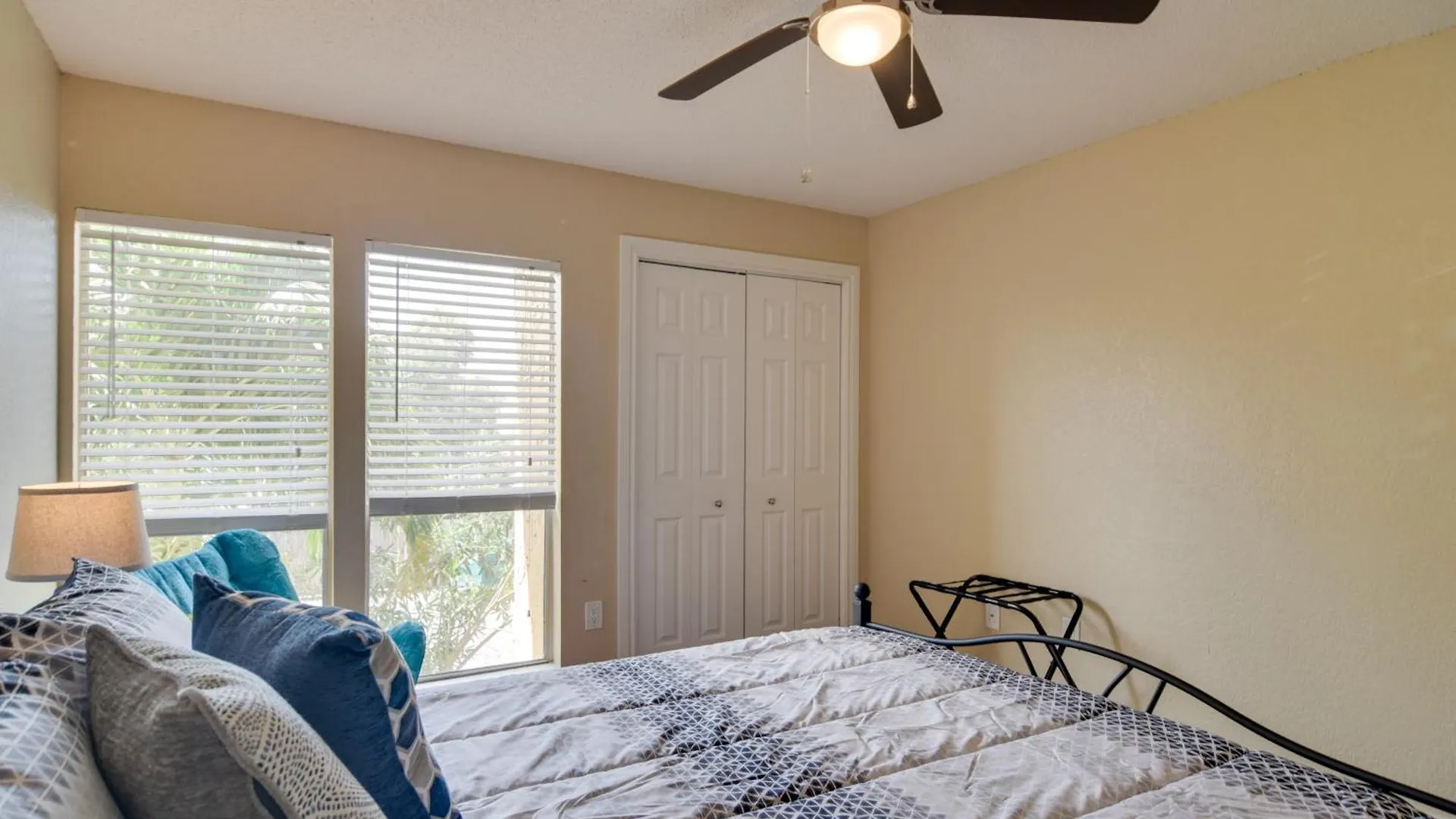 Escape About 4 Mi To Siesta Key Beach! *