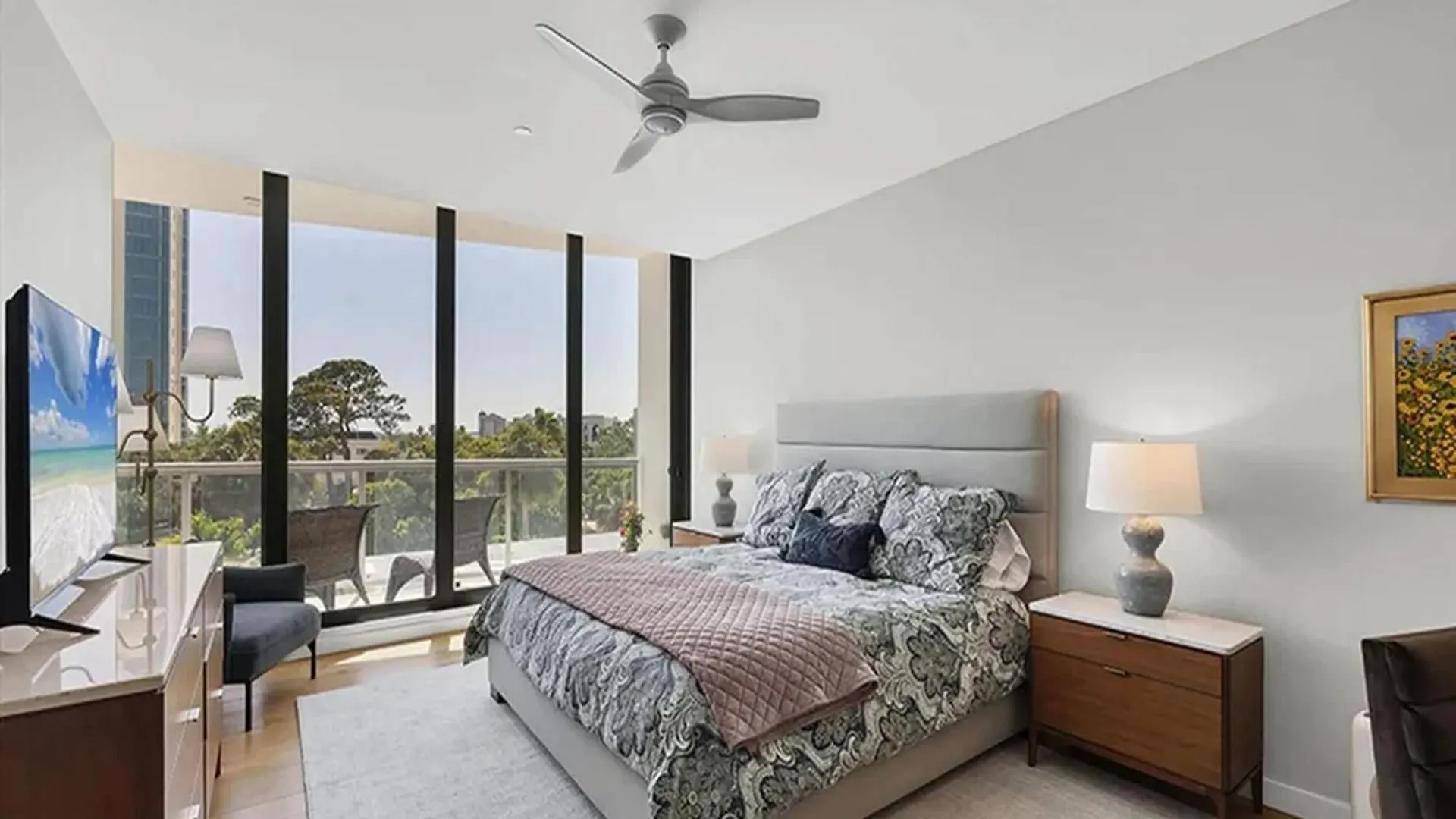 Apartment Downtown With Bay Views