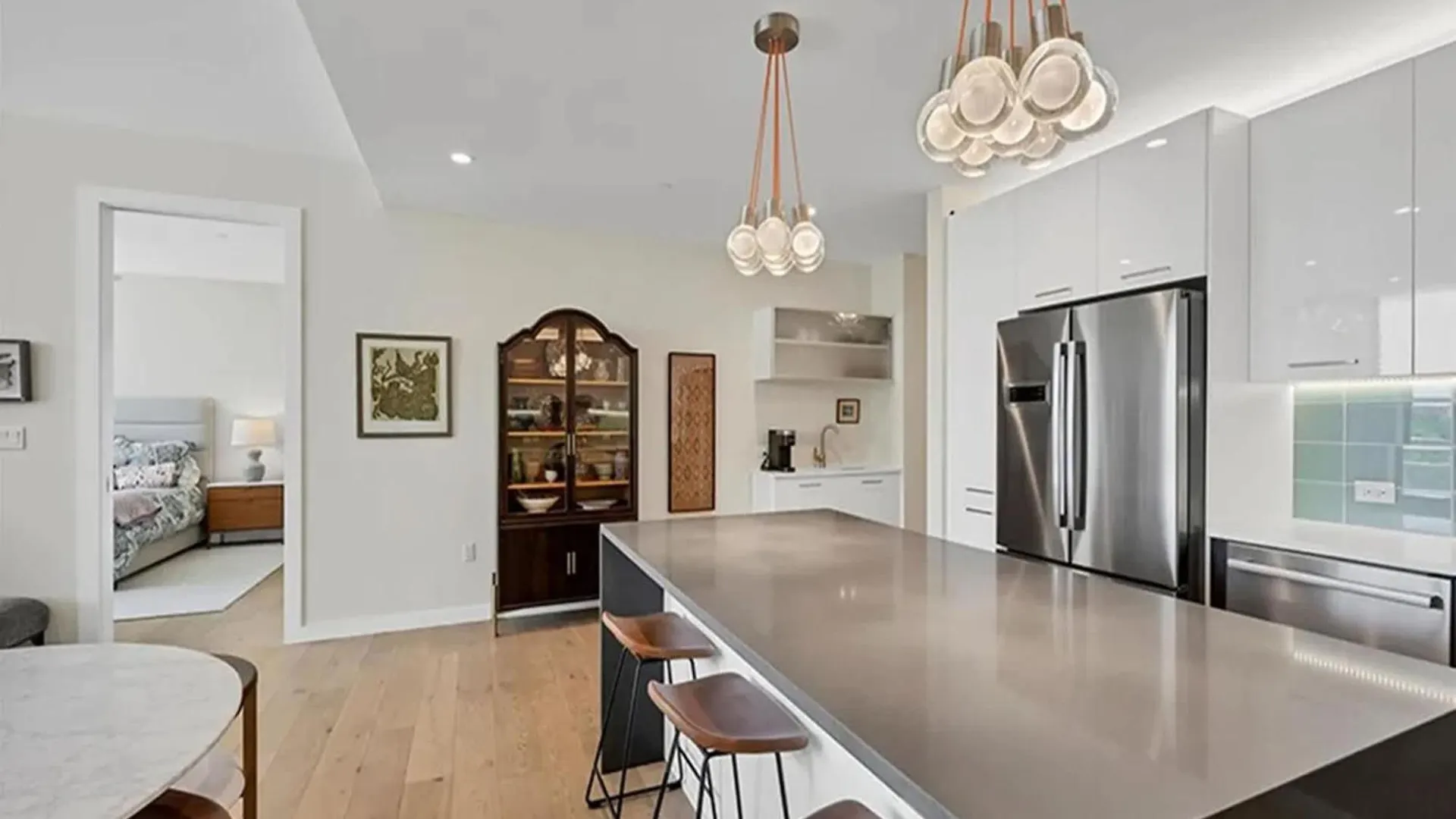 Downtown With Bay Views Apartment