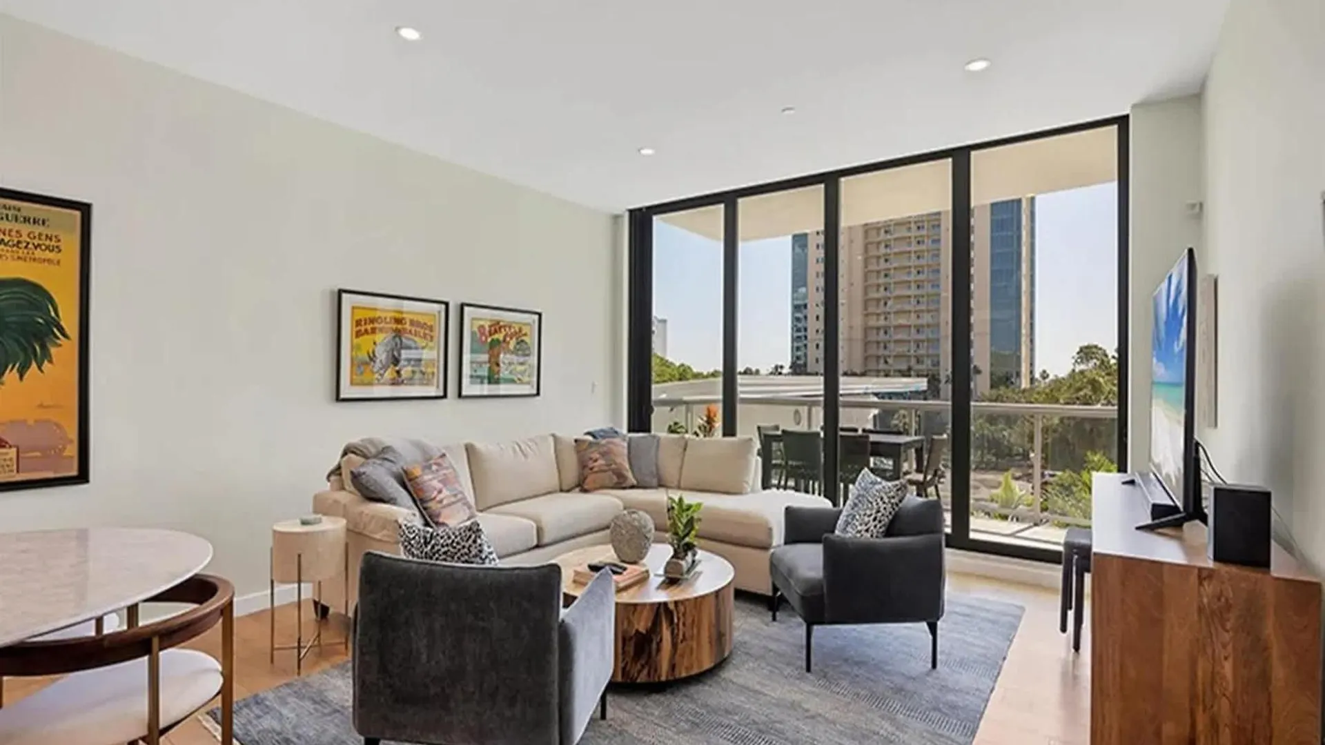 Downtown With Bay Views Apartment *