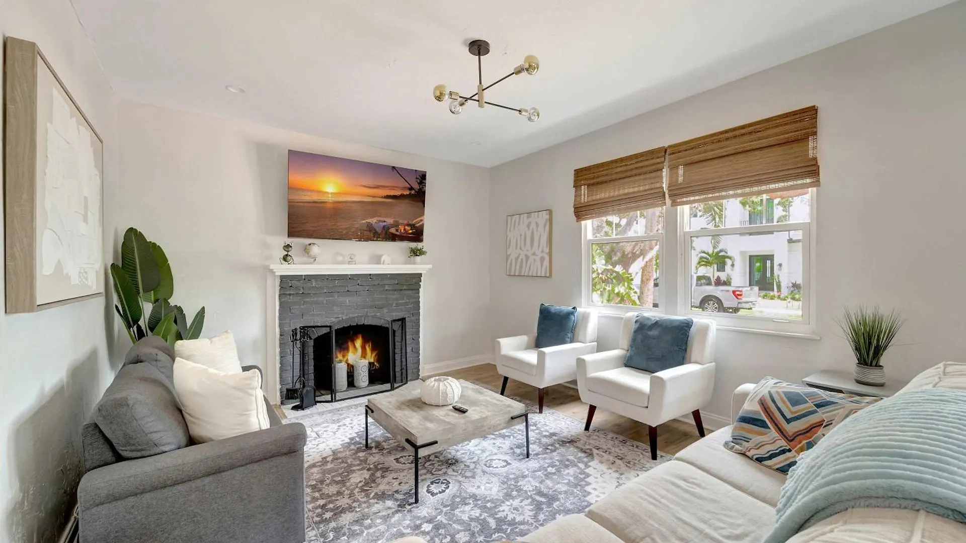 Palm Haven Heated Pool And Patio Near Downtown Holiday home