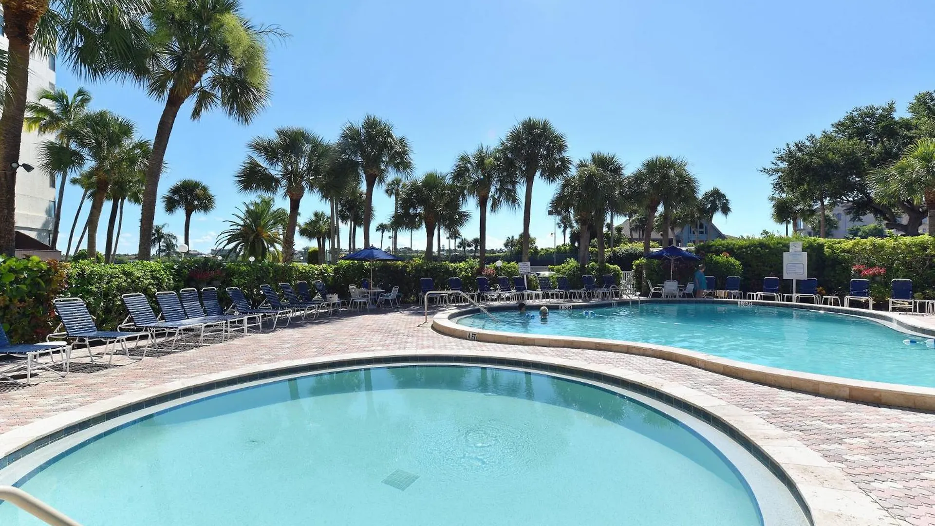 Harbor Towers Ground Floor Private Hot Tub Condo! *