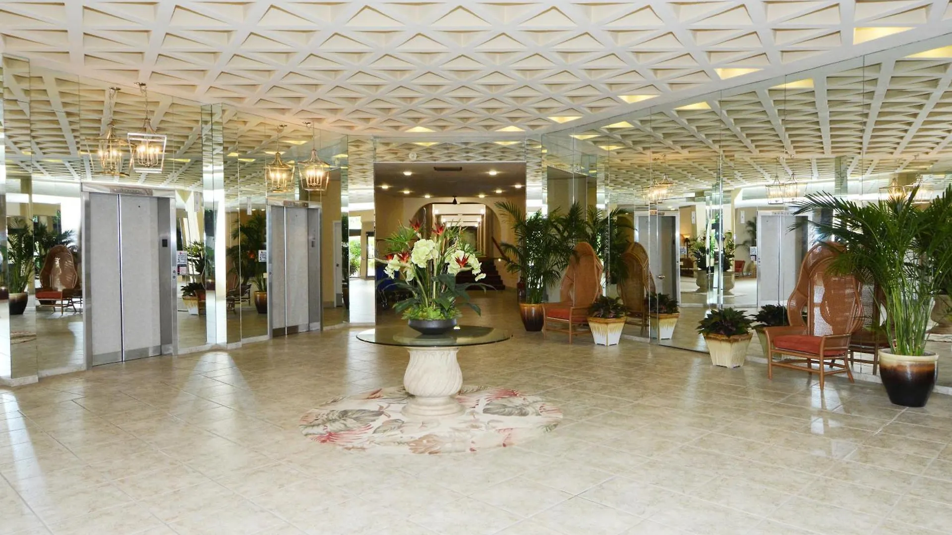 Harbor Towers Ground Floor Private Hot Tub Condo! Holiday home Sarasota