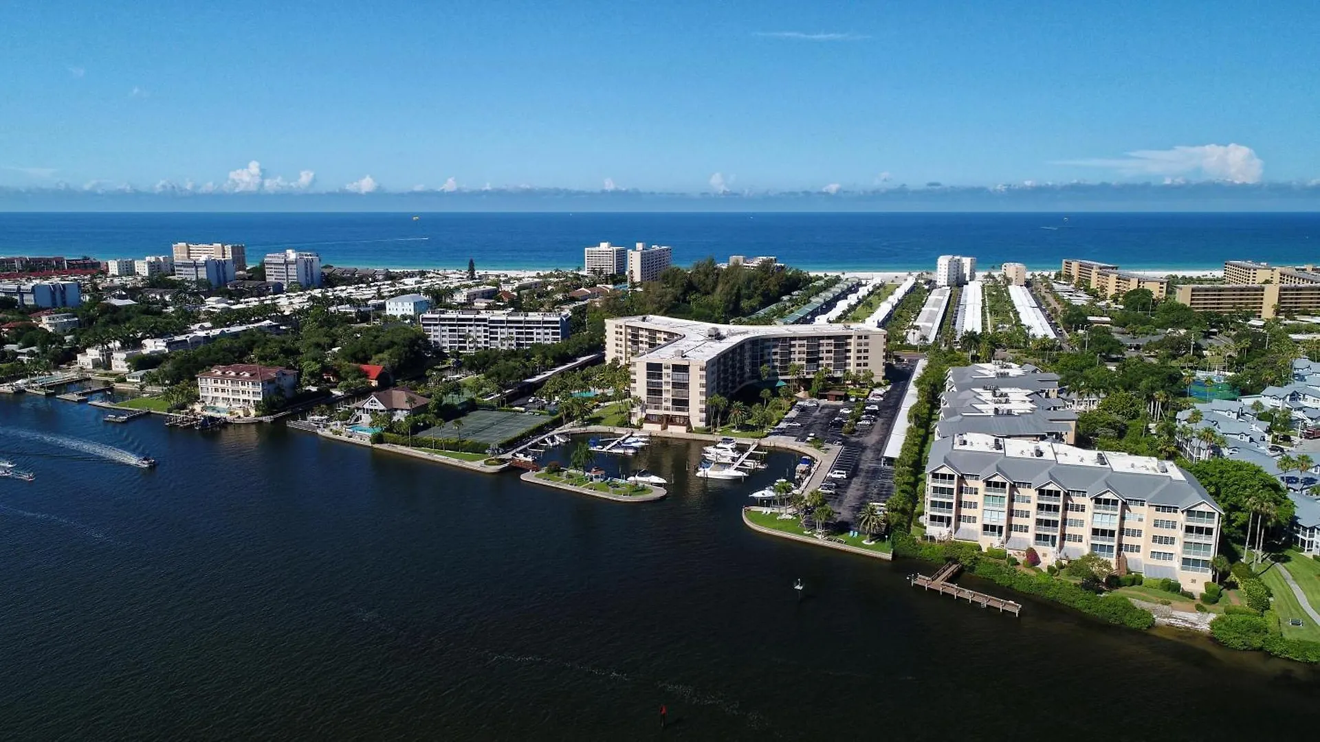 Harbor Towers Ground Floor Private Hot Tub Condo!