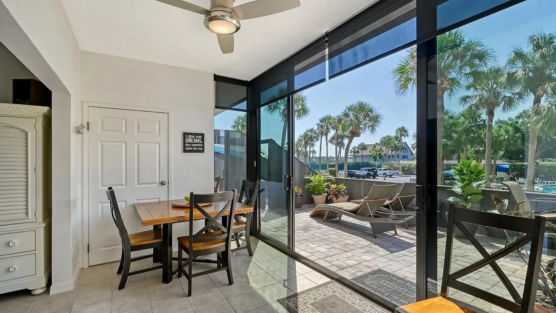 Harbor Towers Ground Floor Private Hot Tub Condo! Holiday home Sarasota