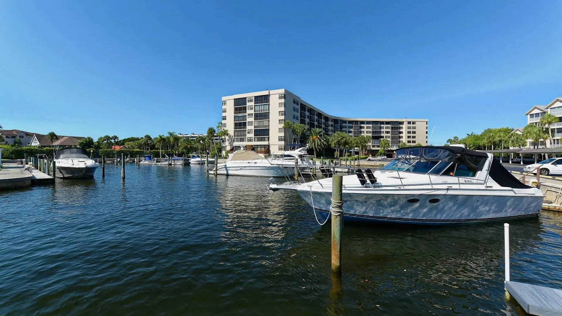 Harbor Towers Ground Floor Private Hot Tub Condo!