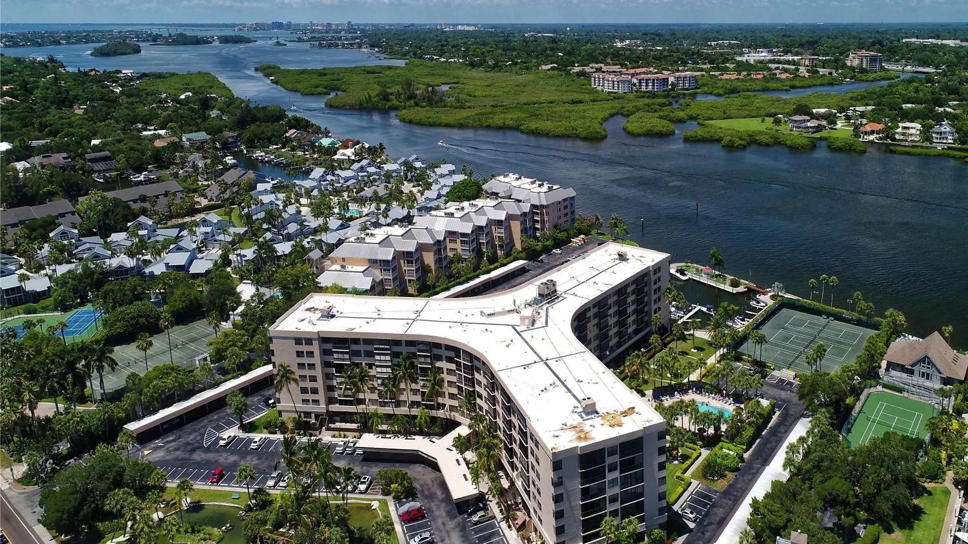 Harbor Towers Ground Floor Private Hot Tub Condo! Holiday home *