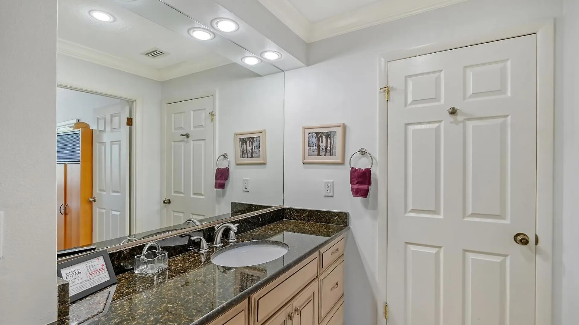 Harbor Towers Ground Floor Private Hot Tub Condo! Sarasota
