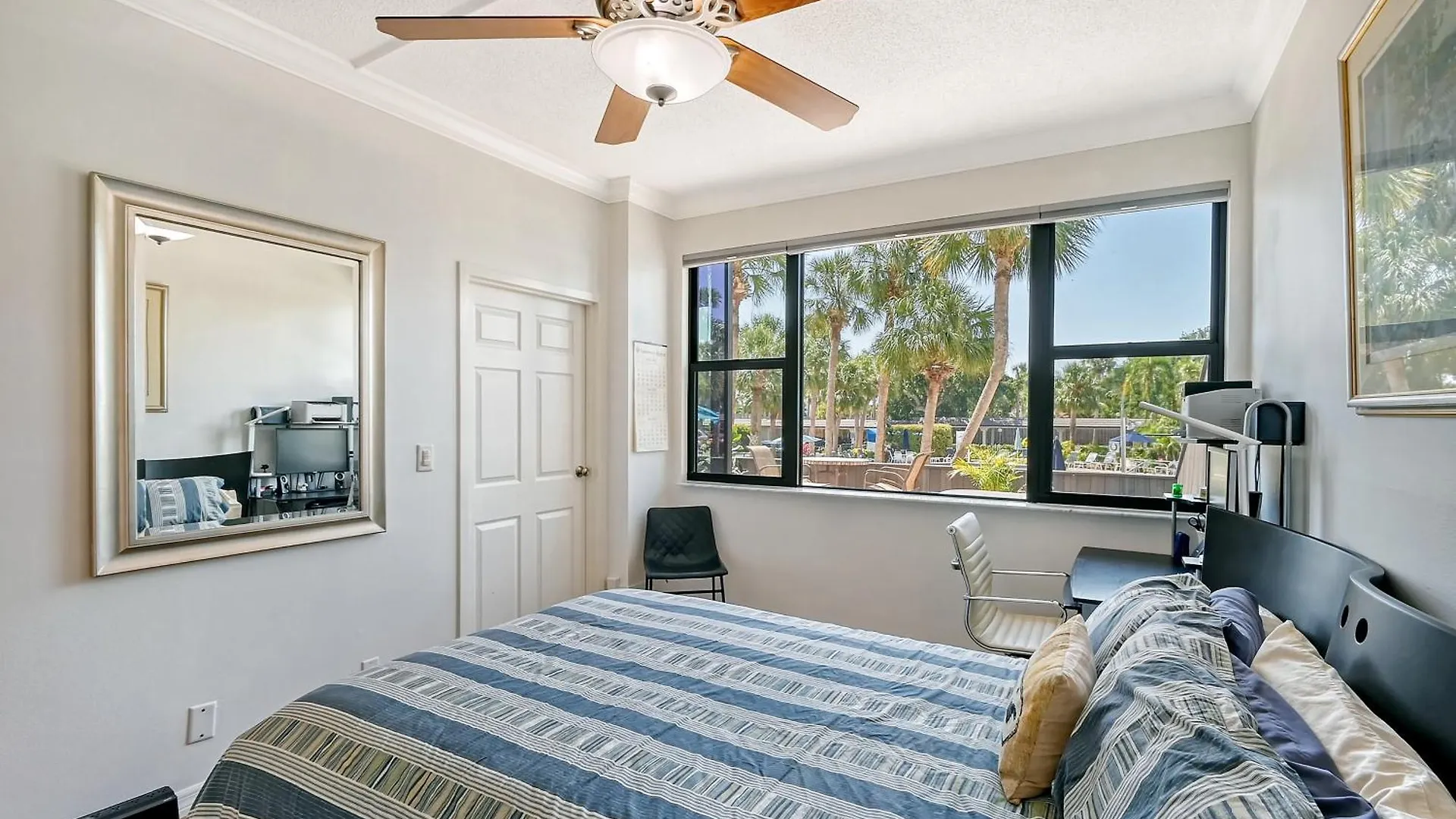 Harbor Towers Ground Floor Private Hot Tub Condo!