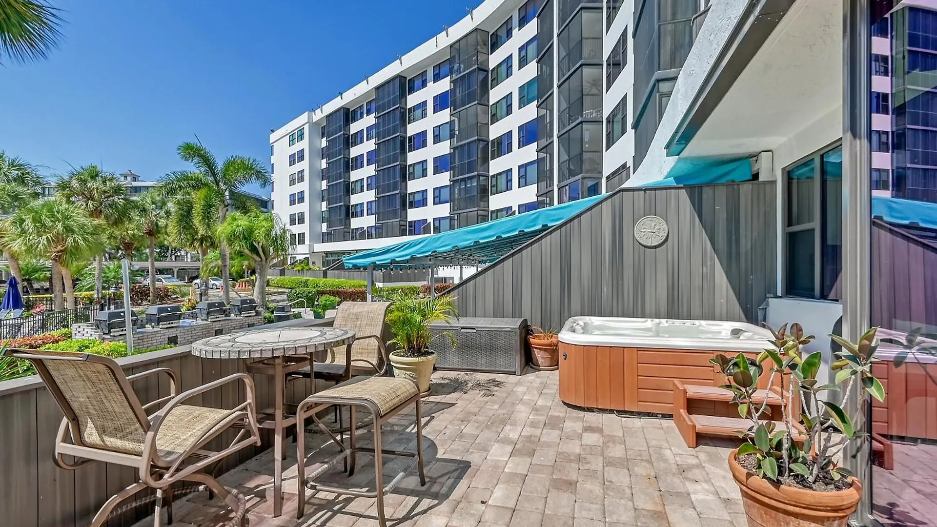 Harbor Towers Ground Floor Private Hot Tub Condo! Sarasota