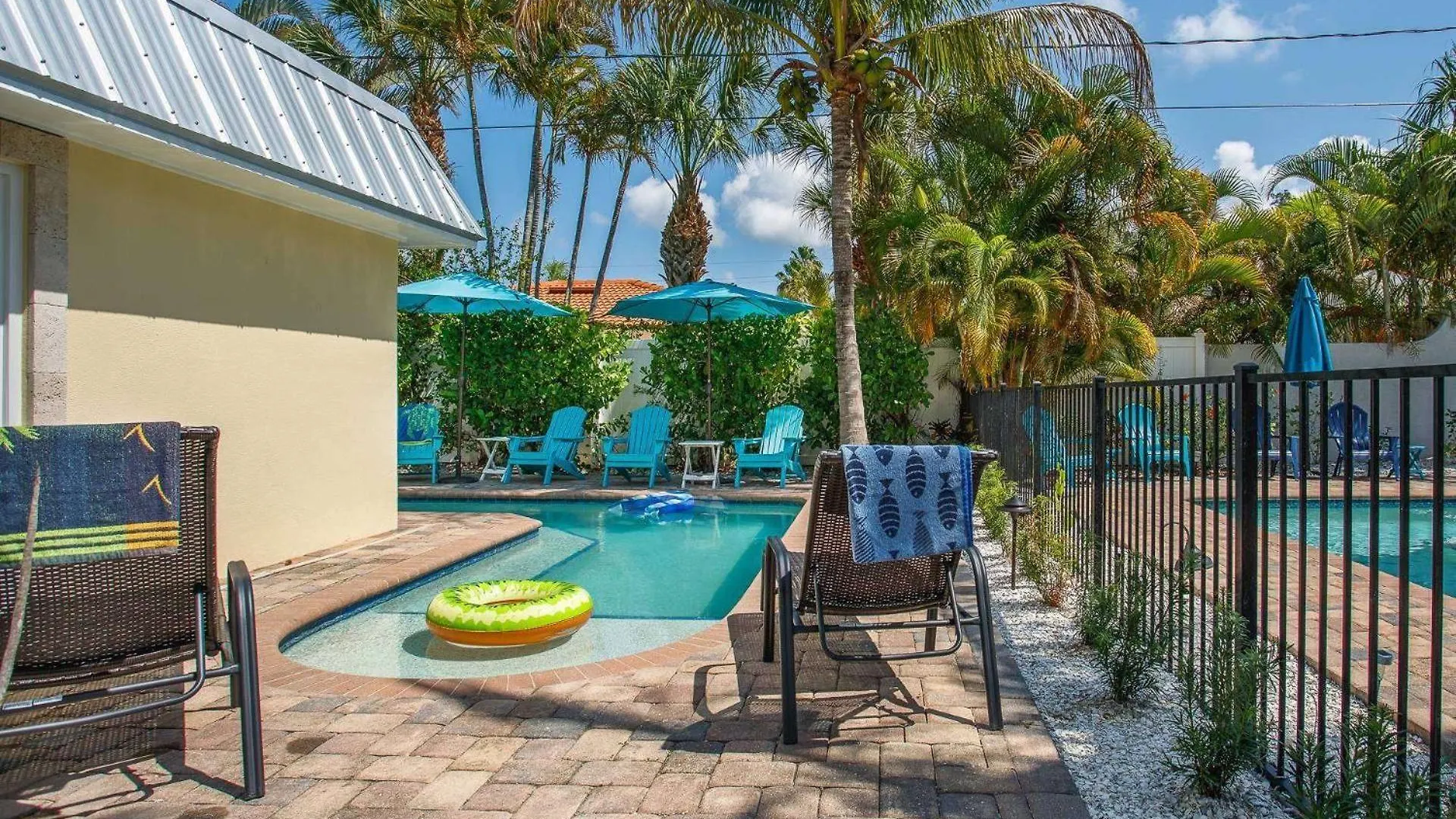 Lulu's Crescent - Entire Two Unit Complex Holiday home Sarasota