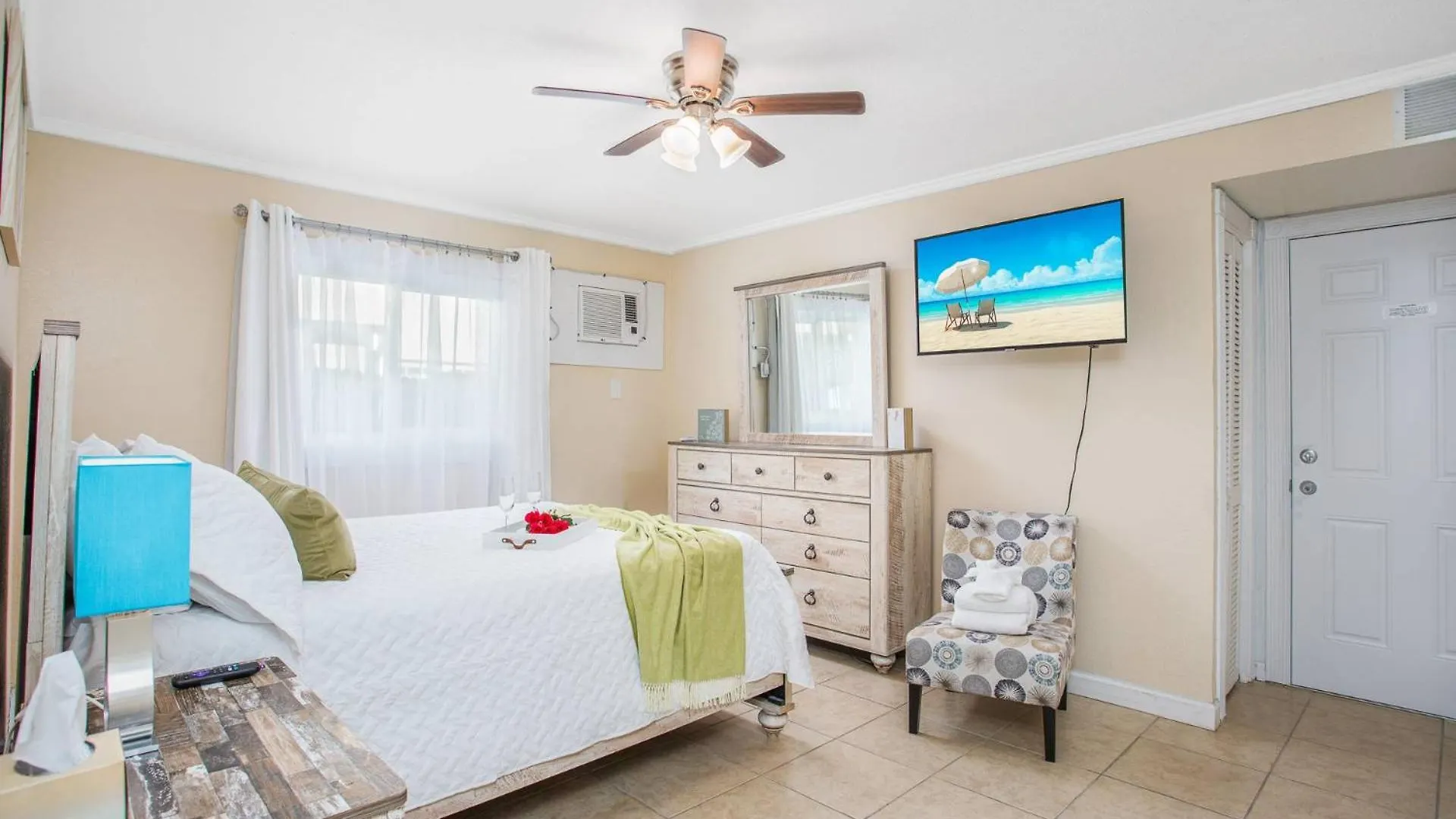 Coastal Breeze Siesta - Entire 4-unit Complex With Dock