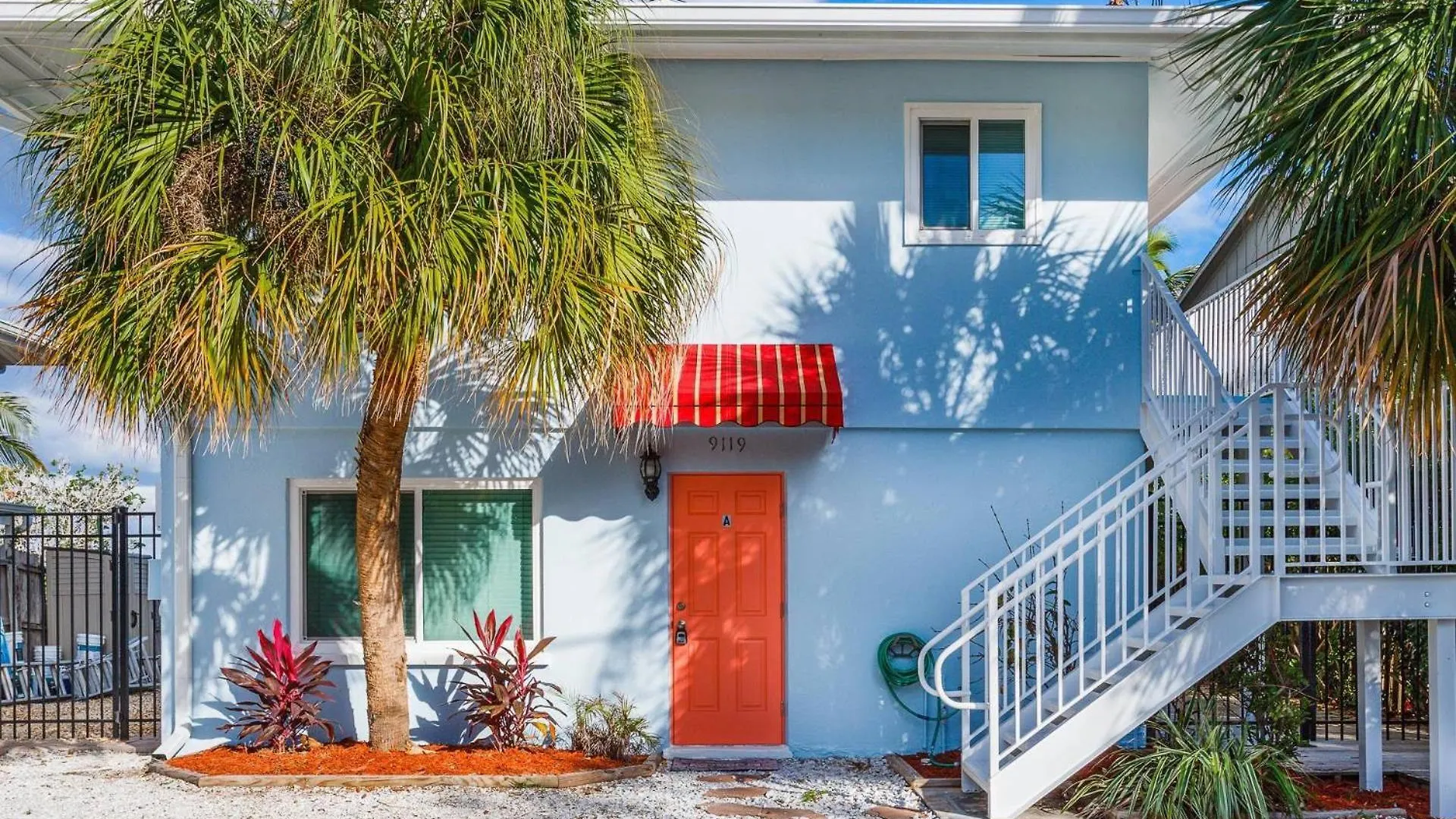 Coastal Breeze Siesta - Entire 4-unit Complex With Dock Holiday home Sarasota