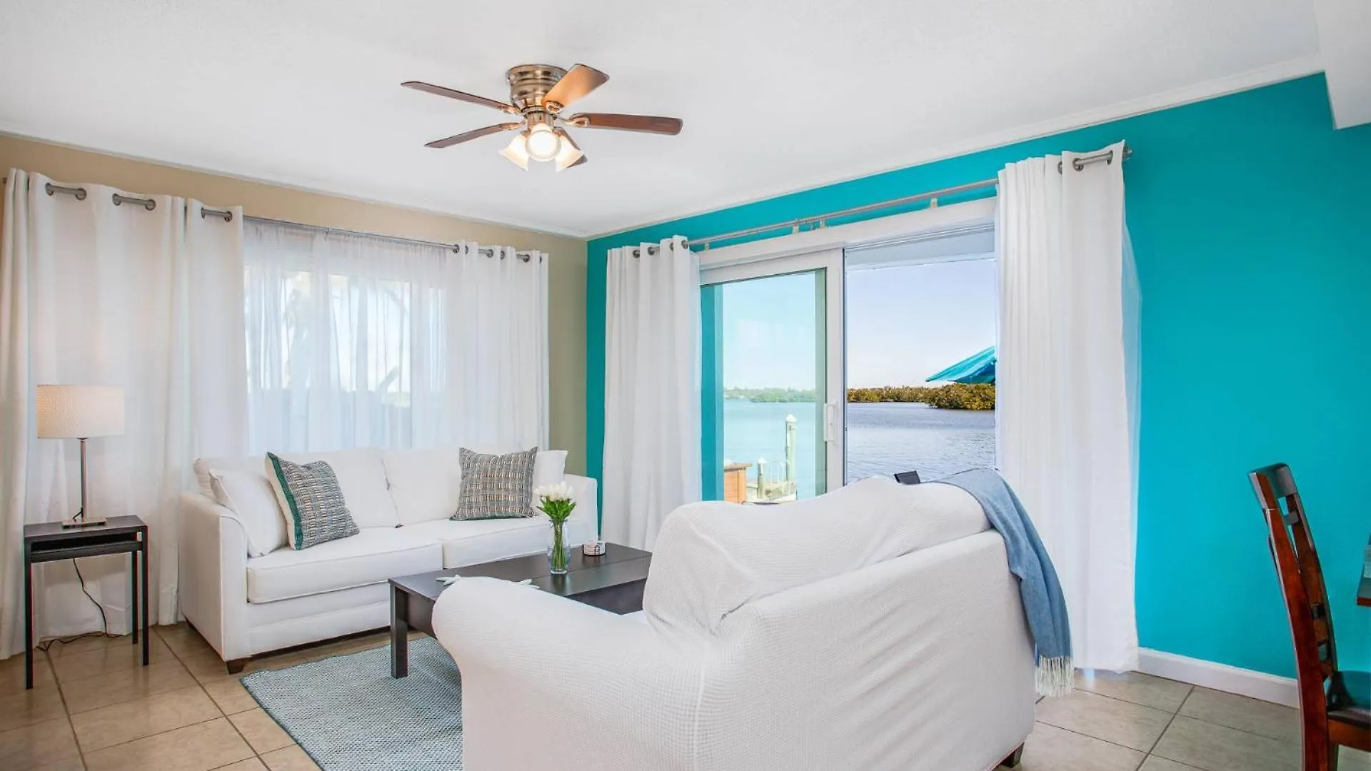 Coastal Breeze Siesta - Entire 4-unit Complex With Dock Holiday home