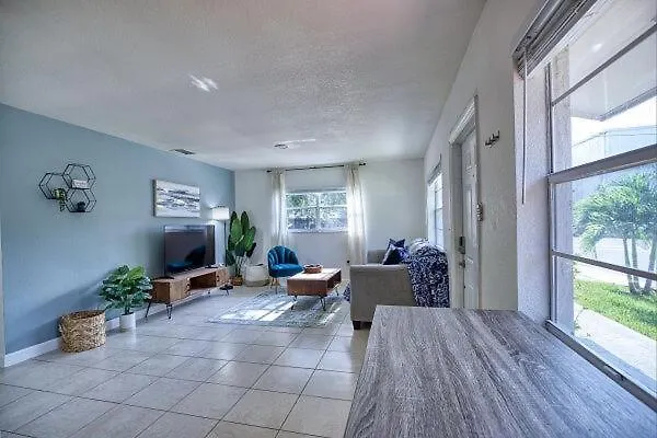 Downtown With Fire Pit, Just 5 Min To Holiday home