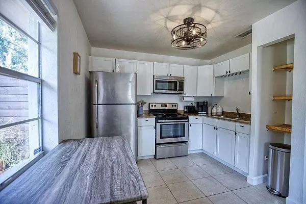 Holiday home Downtown With Fire Pit, Just 5 Min To Sarasota