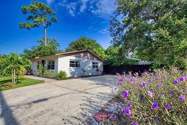 Holiday home Downtown With Fire Pit, Just 5 Min To Sarasota