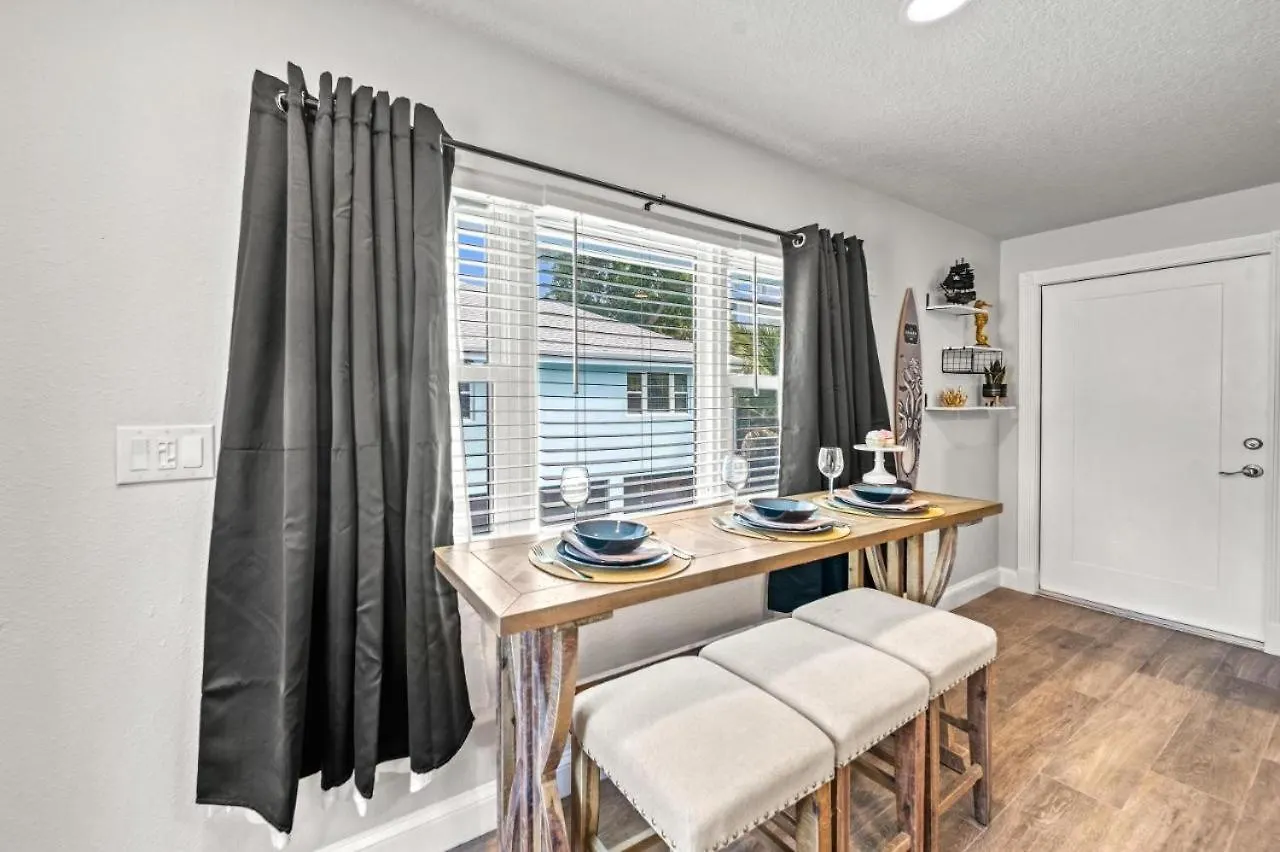 2br Coconut 800ft Walk To Games * Sarasota