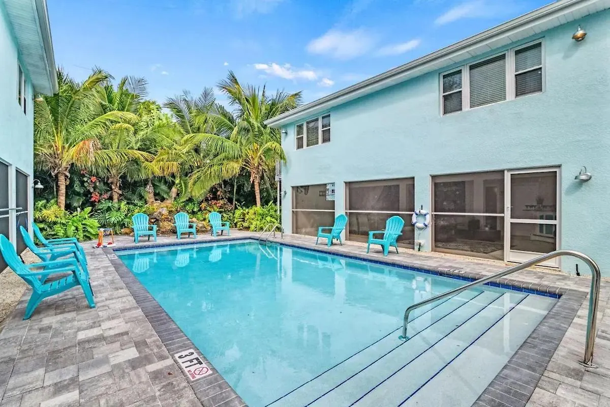2br Coconut 800ft Walk To Games Sarasota