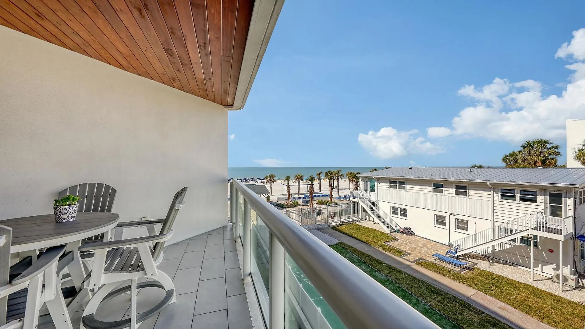 Ten35 Seaside