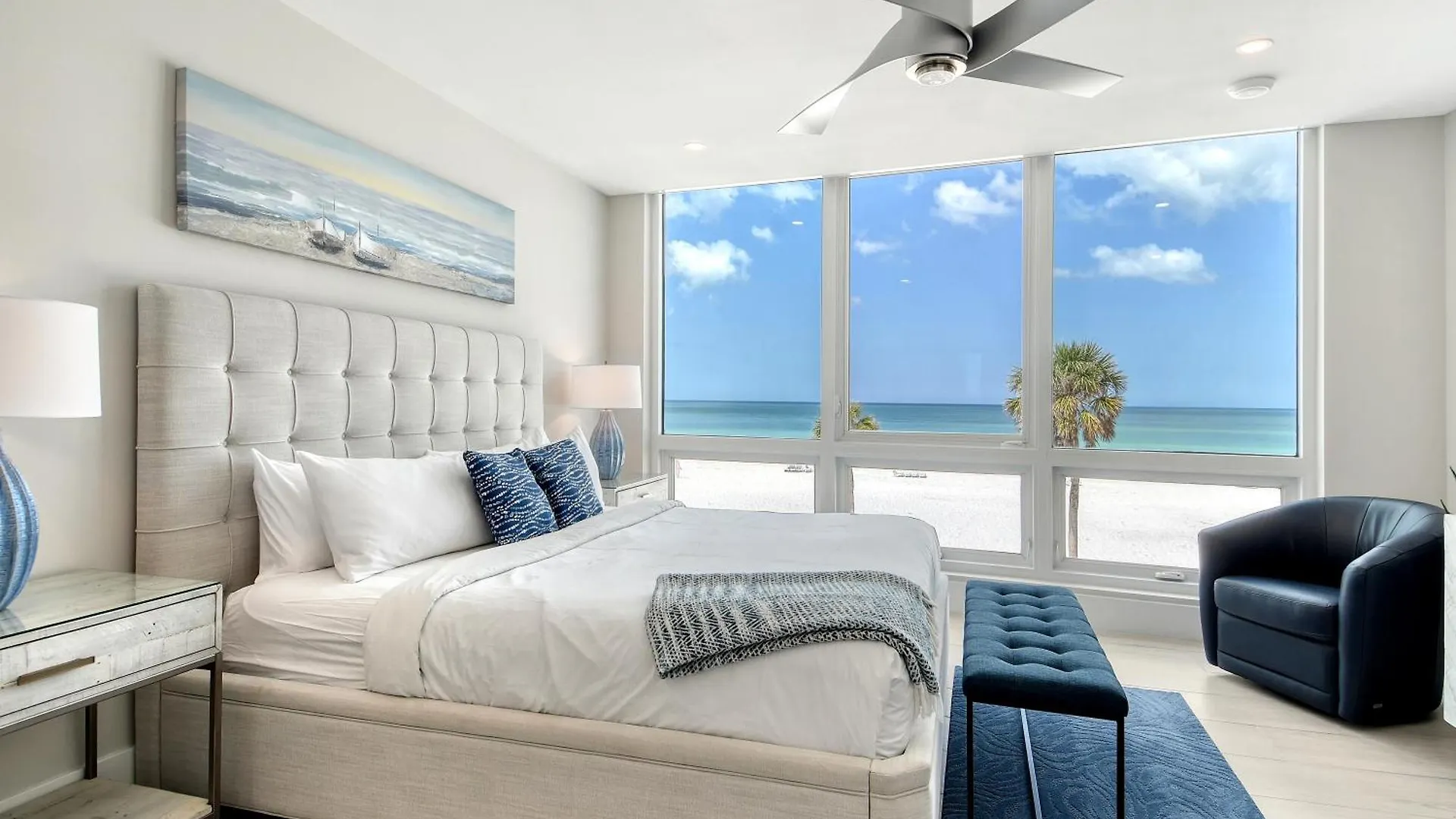 Ten35 Seaside Apartment