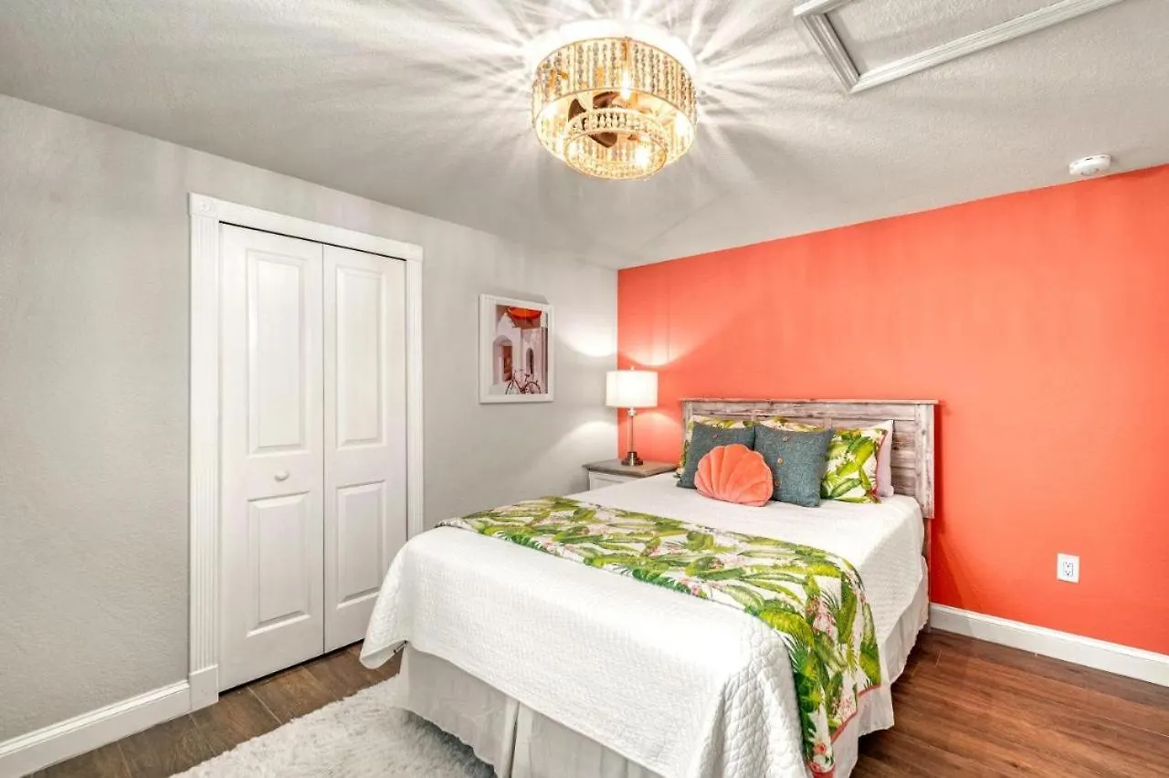 Holiday home Bromiscus 2br Amazing Pool, Games Sarasota
