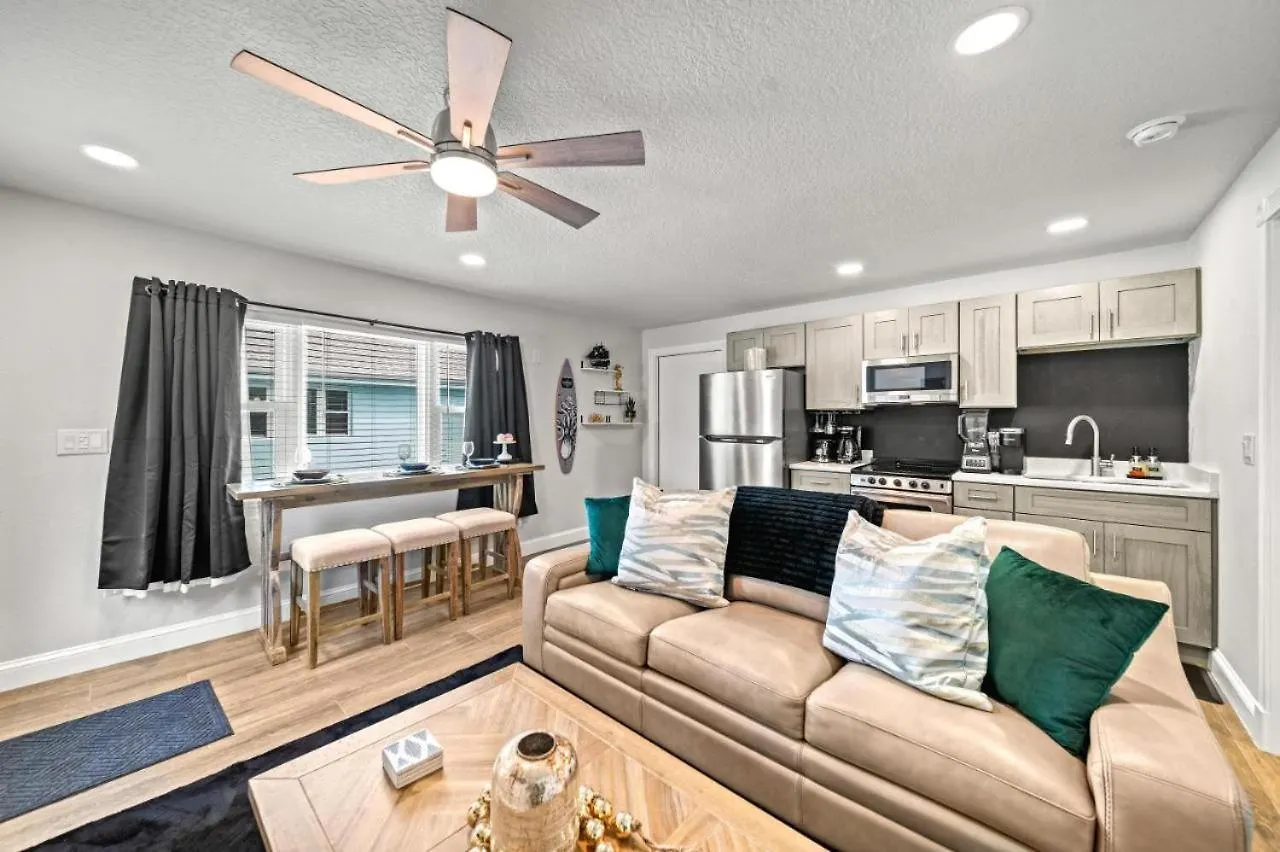 2br Coconut 800ft Walk To Games Sarasota