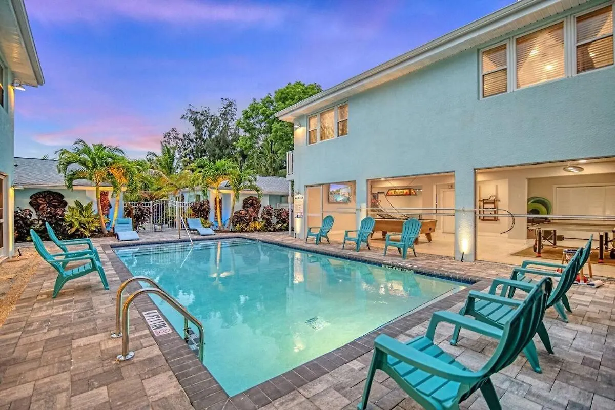 2br Coconut 800ft Walk To Games Sarasota