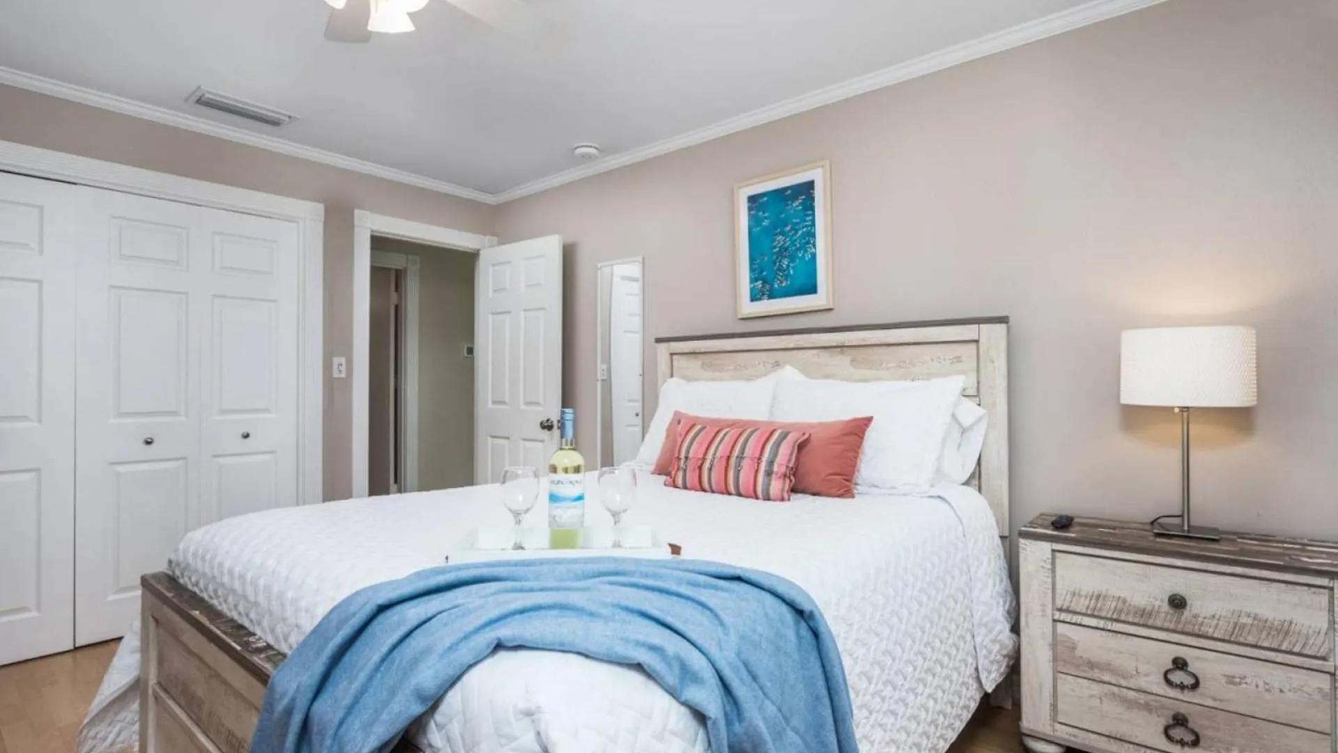 Coastal Breeze Siesta - Entire 4-unit Complex With Dock Holiday home
