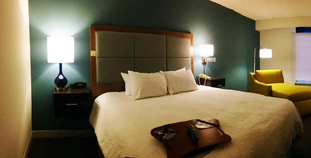 Hampton I-75 Bee Ridge Hotel 3*