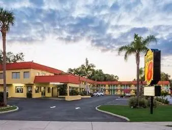 Motel Super 8 By Wyndham Sarasota Near Siesta Key 2*