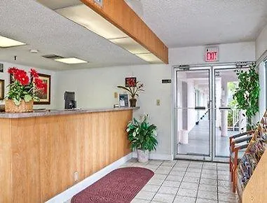 Super 8 By Wyndham Sarasota Near Siesta Key