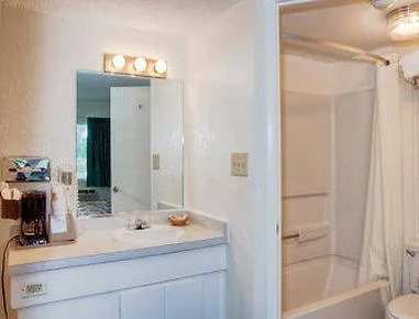 Super 8 By Wyndham Sarasota Near Siesta Key Motel Sarasota