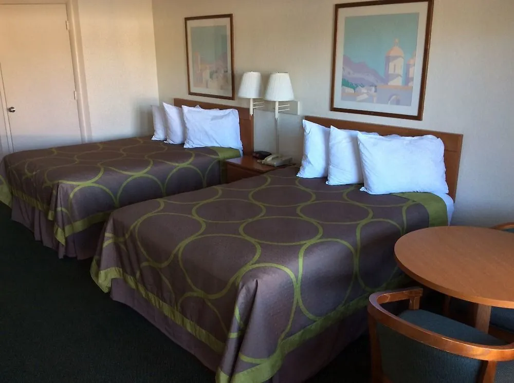 Super 8 By Wyndham Sarasota Near Siesta Key Motel